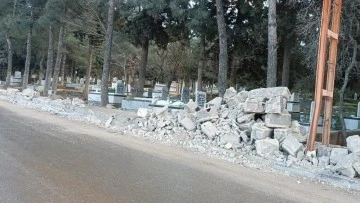 Depremde İslahiye’deki mezarlık da tahrip oldu