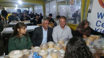 Depremzedelerle iftar yaptı