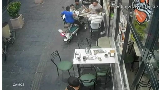 Elektrikli bisiklet yemek yiyenlerin arasına daldı: İşletme sahibi o anları anlattı