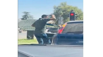 Elinde silahla sürücüyü tehdit etti