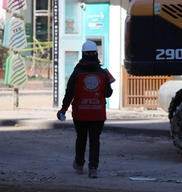 Enkazlarda ekiplerin kıymetli eşya hassasiyeti