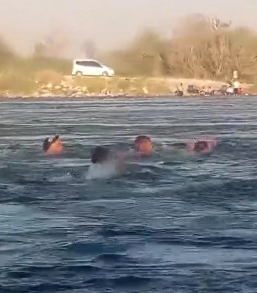  Fırat Nehri'nde 3 kişi boğulmaktan son anda kurtardı