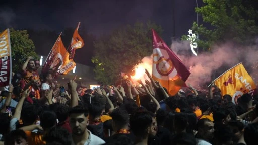 Galatasaray'ın şampiyonluğu Gaziantep'te davul, zurna ve halayla kutlandı