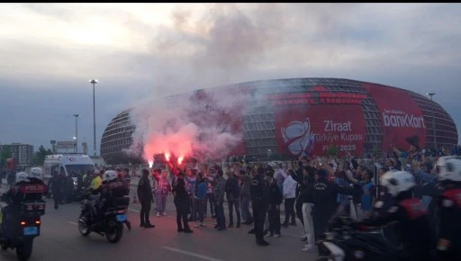 Galatasaray ve Trabzonspor kafileleri Gaziantep Stadyumu'nda