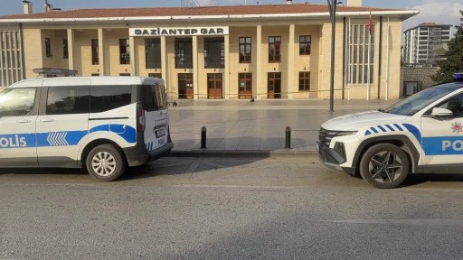 Gar istasyonunda ş&uuml;pheli &ccedil;anta paniği
