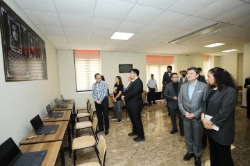 GAÜN’DE DEPREMDE HAYATINI KAYBEDEN ÖĞRENCİLERİN ANISINDA BİLGİSAYAR LABORATUVARI KURULDU