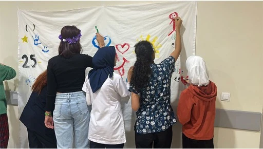 GA&Uuml;N Hastanesi &Ccedil;ocuk ve Ergen Psikiyatri Kliniği&rsquo;nde Sanatla Terapi
