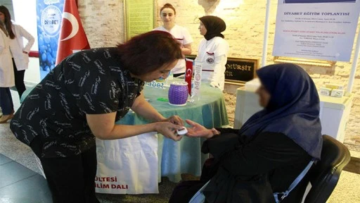 GAÜN HASTANESİ’NDE DÜNYA DİYABET GÜNÜ ETKİNLİKLERİ DÜZENLENDİ