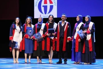 GAÜN Nizip Eğitim Fakültesi öğrencilerinin diploma sevinci