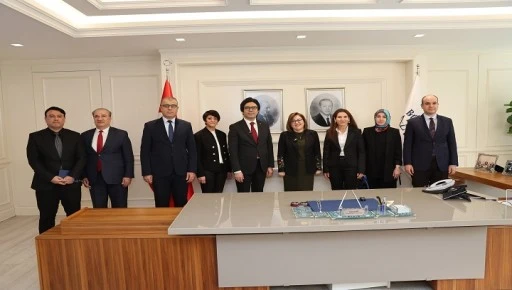GAZİANTEP B&Uuml;Y&Uuml;KŞEHİR&rsquo;DEN DOĞUM S&Uuml;RECİNE EBE EŞLİĞİ MODELİ