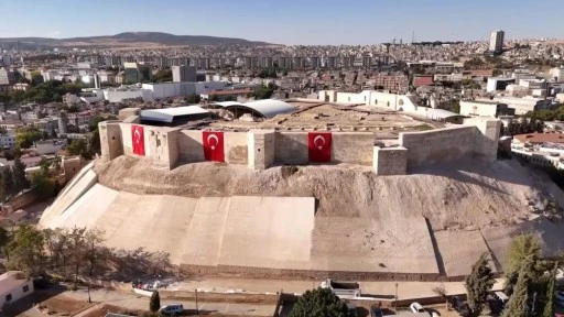 Gaziantep esnafı d&ouml;rt g&ouml;zle kalenin ziyarete a&ccedil;ılmasını bekliyor