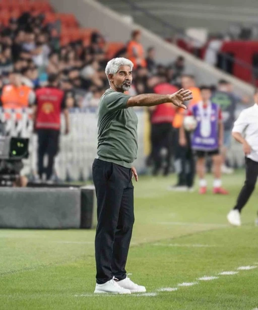 Gaziantep Futbol Kul&uuml;b&uuml;, teknik direkt&ouml;r İsmet Taşdemir ile yollarını ayırdı. Gaziantep ekibinde, yeni teknik direkt&ouml;r&uuml;n Burak Yılmaz olması bekleniyor.