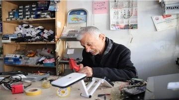 Gaziantep’in son elektronik eşya tamir ustası talebe yetişemiyor
