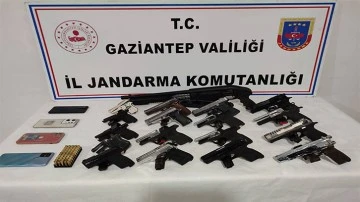 GAZİANTEP JANDARMADAN MERCEK OPERASYONU: 18 SİLAH ELE GEÇİRİLDİ