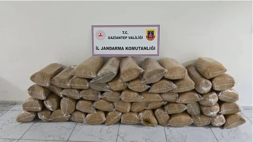  Gaziantep'te 1 ton 700 kilo kaçak tütün ele geçirildi: 5 gözaltı