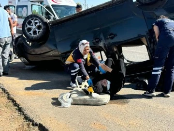 Gaziantep'te 2 hafif ticari araç çarpıştı: 5 yaralı