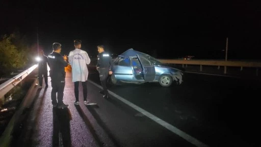 Gaziantep'te 2 otomobil &ccedil;arpıştı: 1'i ağır 2 yaralı