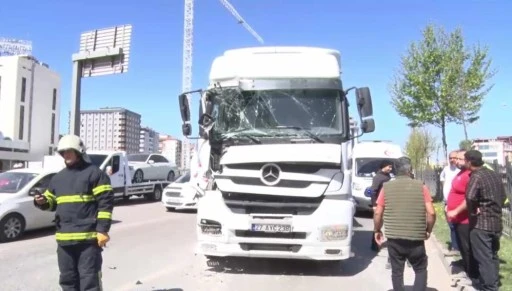 Gaziantep'te 2 tır çarpıştı: 1 yaralı