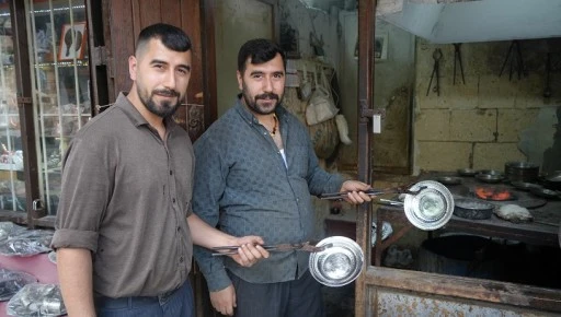Gaziantep'te 3'üncü kuşak kalaycı ikizler, mesleği yaşatıyor