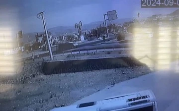 Gaziantep'te 4 kişinin yaralandığı kaza güvenlik kamerasında
