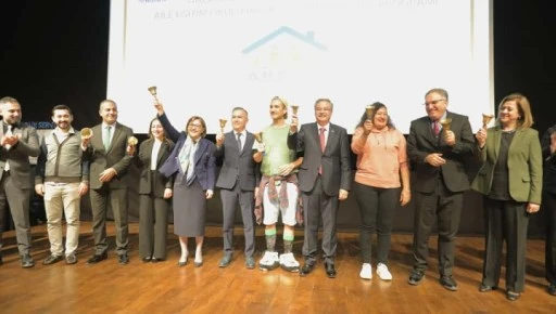 GAZİANTEP&rsquo;TE AİLE EĞİTİMİ OKULUNDA İLK ZİL &Ccedil;ALD