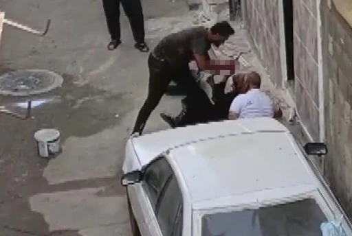 Gaziantep'te annesini tekmeleyip ağabeyini bı&ccedil;aklayarak &ouml;ld&uuml;ren şahıs tutuklandı
