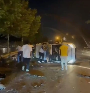 Gaziantep'te çarpışan iki araçtan biri yan yattı: 7 yaralı