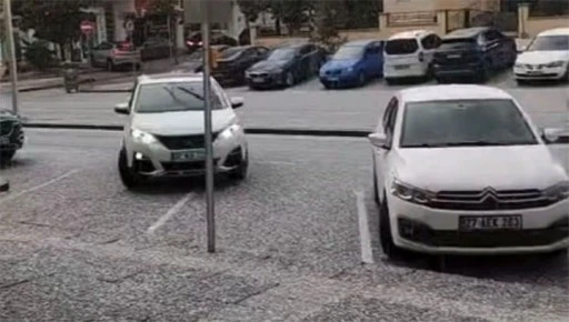 Gaziantep'te dolu etkili oldu: Cadde ve sokaklar beyaza b&uuml;r&uuml;nd&uuml;