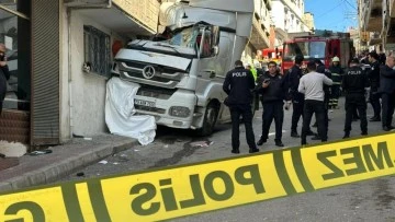 Gaziantep'te feci kaza: Freni boşalan tırın ezdiği kadın hayatını kaybetti