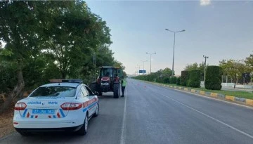 Gaziantep'te işçileri taşıyan araç ve traktör sürücüleri denetlendi
