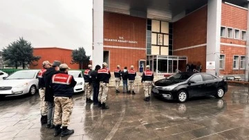 Gaziantep'te kaçak göçmen organizatörü operasyonu: 3 gözaltı