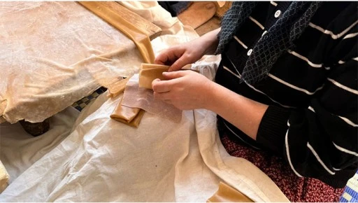 Gaziantep'te kadınların &uuml;z&uuml;m pekmezli pestil mesaisi başladı