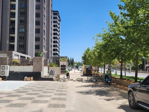 Gaziantep'te kapanan yol iki bina arasında krize neden oldu