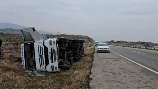 Gaziantep'te kontrolden çıkan tanker yan yattı