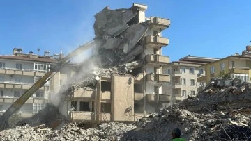 Gaziantep’te kontrollü yıkım çalışmaları sürüyor