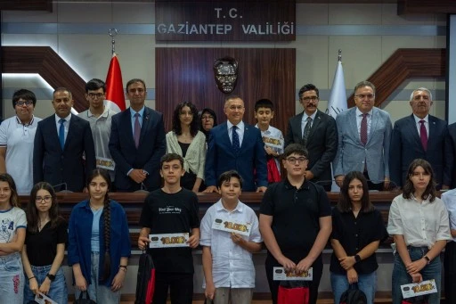 Gaziantep'te LGS'de Tam Puan Alan Öğrenciler Vali Çeber Tarafından Ödüllendirildi