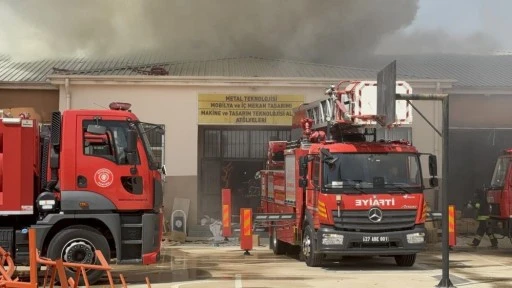 Gaziantep'te meslek lisesinin mobilya atölyesinde yangın