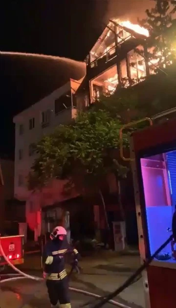 Gaziantep’te metruk binada yangın çıktı