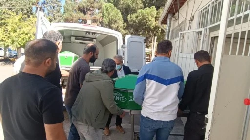 Gaziantep'te park halindeki tıra &ccedil;arpan otomobildeki 3 kardeşten 2'si &ouml;ld&uuml;