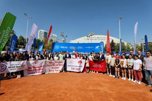 Gaziantep&rsquo;te Tenis Şampiyonasında &ouml;d&uuml;l t&ouml;reni heyecanı