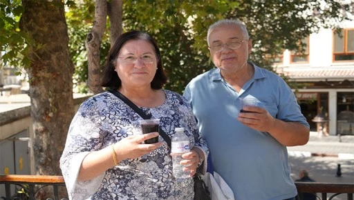 Gaziantep'te usta, 40 yıldır karadut suyu satıyor