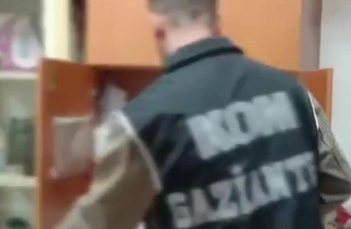 Gaziantep'te usuls&uuml;z satış ve dağıtımı yapılan 30 bin ila&ccedil; ele ge&ccedil;irildi: 3 g&ouml;zaltı
