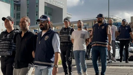 Gaziantep'te uzun namlulu silahlarla husumetlilerini tehdit eden şahıslar adliyede