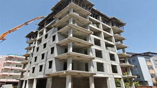 Gaziantep'te yerinde d&ouml;n&uuml;ş&uuml;mle yeni binalar y&uuml;kseliyor