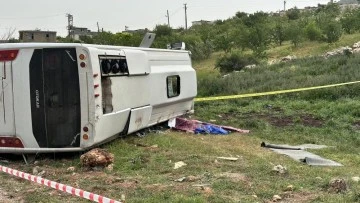 Gaziantep’te yolcu taşıyan midibüs devrildi: 1 ölü, 7 yaralı