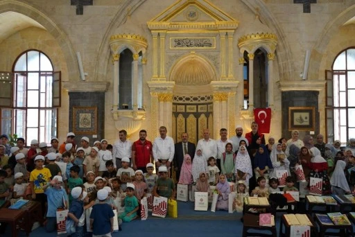 Gaziantep Vakıflar B&ouml;lge M&uuml;d&uuml;rl&uuml;ğ&uuml;'nden Kur'an kursu &ouml;ğrencilerine hediye
