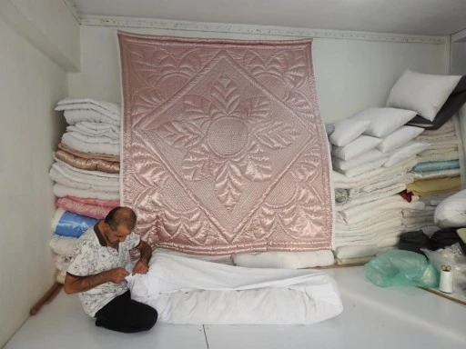 Gaziantepli yorgancı 8 yaşında başladığı mesleğini 36 yıldır sürdürüyor