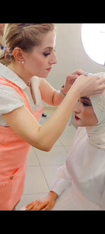 GELİN ADAYLARI MİMAR SİNAN SOSYAL TESİSİNDE SAÇLARINI YAPTIRIYOR