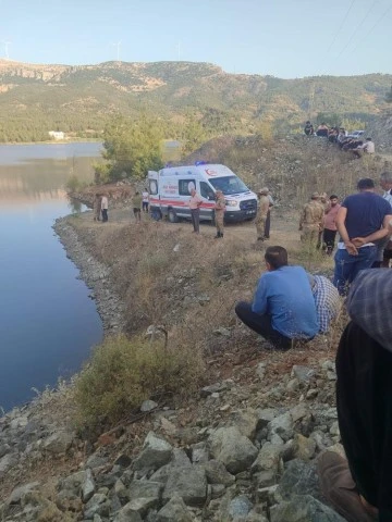 Gölette kaybolan gencin cesedi 5 saat sonra bulundu
