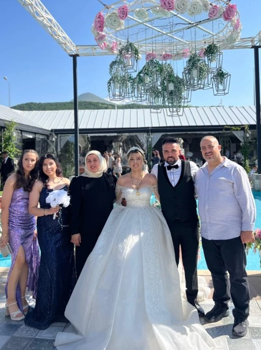 GÖRKEMLİ BİR DÜĞÜN İLE DÜNYA EVİNE GİRDİLER